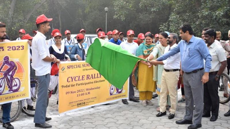 CEO PUNJAB LEADS 200 CYCLISTS TO SPREAD MESSAGE OF PARTICIPATIVE ELECTIONS
