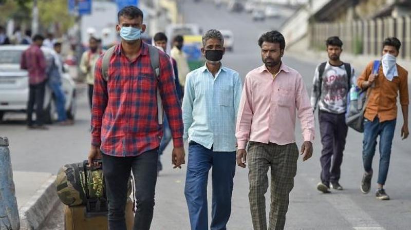 Coronavirus lockdown in india people seen on road market in large number photos Coronavirus lockdown in india people seen on road market in large number photos