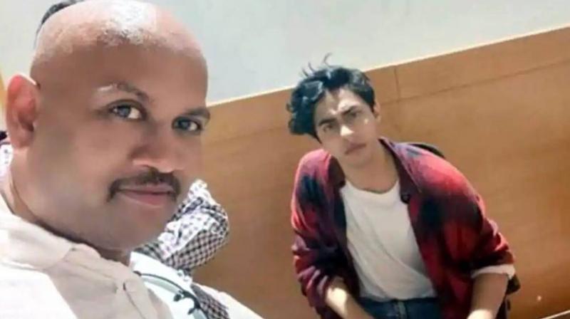 Aryan Khan and detective KP Gosavi Aryan Khan and detective KP Gosavi
