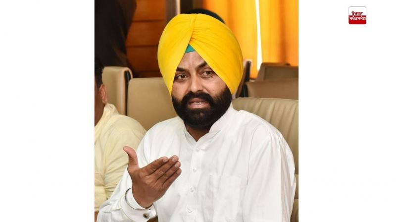 ਪੰਜਾਬ ਦੇ ਟਰਾਂਸਪੋਰਟ ਮੰਤਰੀ ਲਾਲਜੀਤ ਸਿੰਘ ਭੁੱਲਰ ਪੰਜਾਬ ਦੇ ਟਰਾਂਸਪੋਰਟ ਮੰਤਰੀ ਲਾਲਜੀਤ ਸਿੰਘ ਭੁੱਲਰ