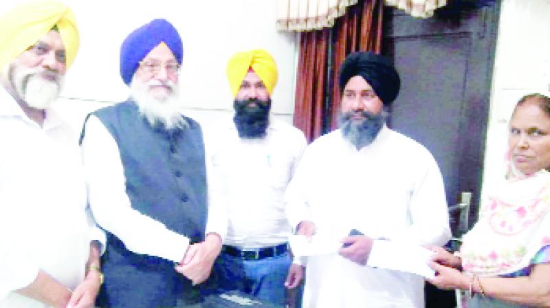 Avtar Singh Makkar giving Checks