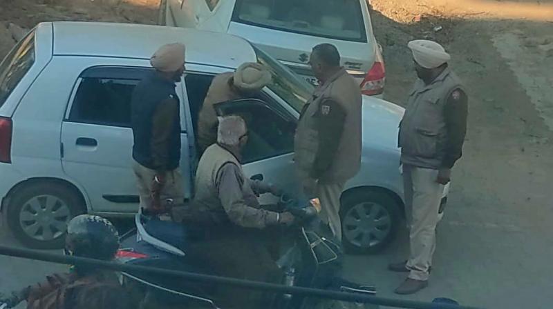 Traffic police fined policeman for wrong parking Traffic police fined policeman for wrong parking