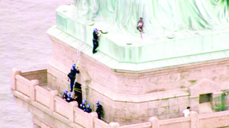 Woman Climbed Up the Statue of Liberty Woman Climbed Up the Statue of Liberty