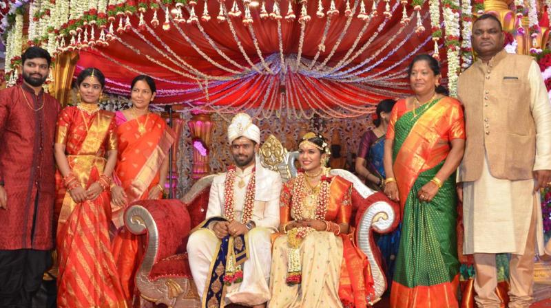 Hanuma Vihari and Fashion Designer Preeti get married in Hanamkonda