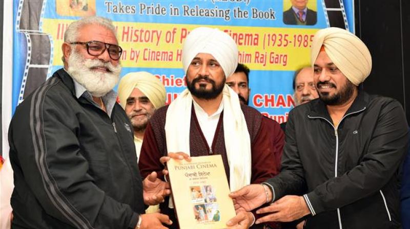 Charanjit channi unveils bhim raj garg s book the illustrated history Charanjit channi unveils bhim raj garg s book the illustrated history