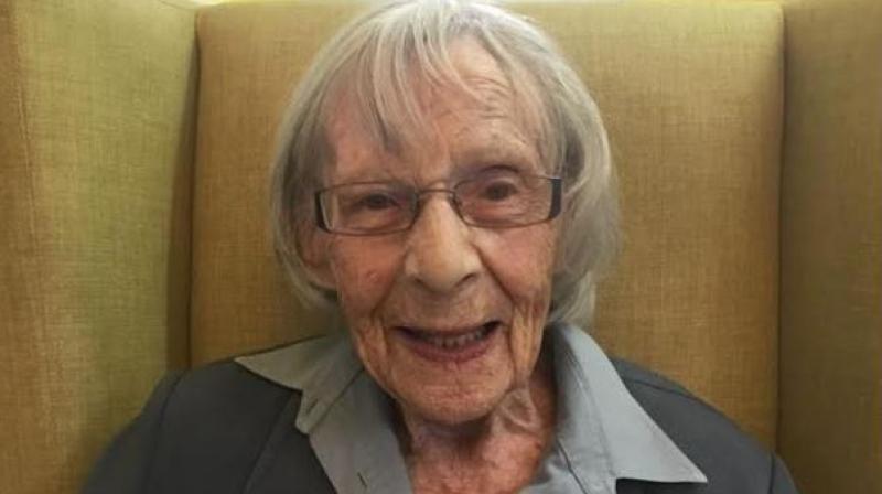 The 104-year-old elderly woman was arrested by the police The 104-year-old elderly woman was arrested by the police