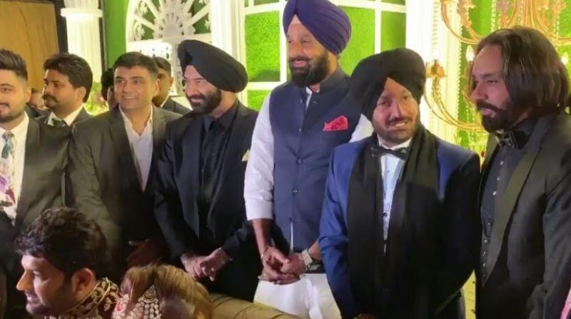 ਬਿਕਰਮ ਮਜੀਠੀਆ ਅਤੇ ਬੱਬੂ ਮਾਨ ਬਿਕਰਮ ਮਜੀਠੀਆ ਅਤੇ ਬੱਬੂ ਮਾਨ