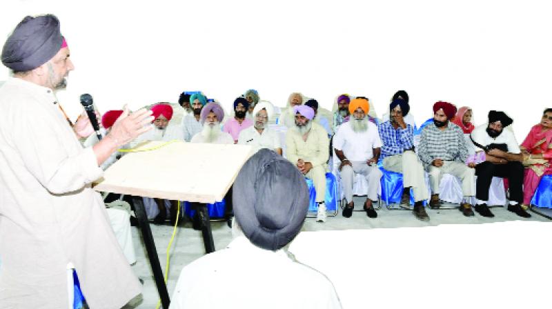 Joginder Singh Spokesman Addressing People 