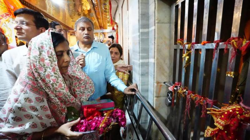 Sunita Kejriwal reached Hanuman temple