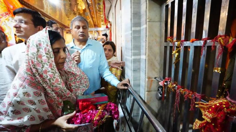 Sunita Kejriwal reached Hanuman temple Sunita Kejriwal reached Hanuman temple