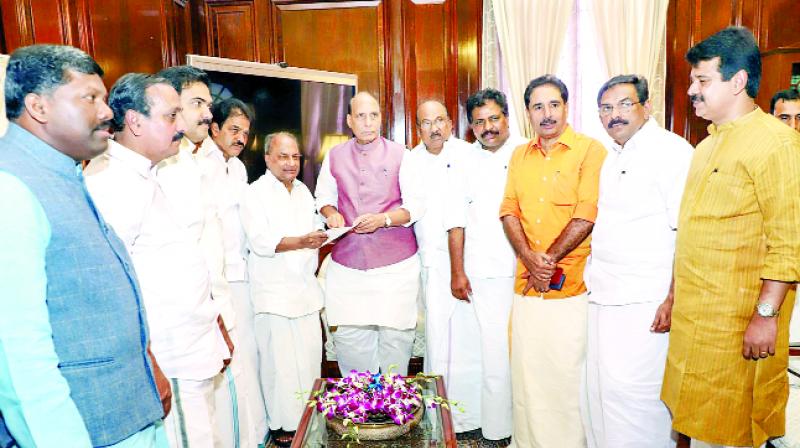 Kerala flood: All-party delegation calls on Home Minister, asking for more funds