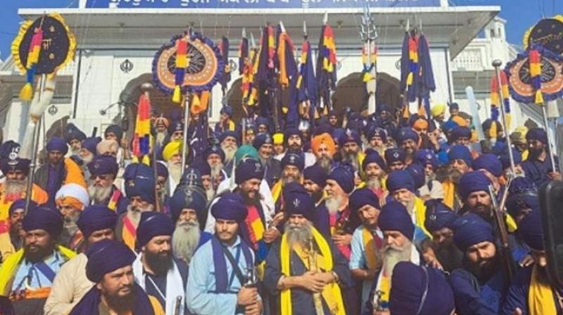 All the Nihang Singh parties took out the Mahalla with Khalsai Jaho Jalal All the Nihang Singh parties took out the Mahalla with Khalsai Jaho Jalal
