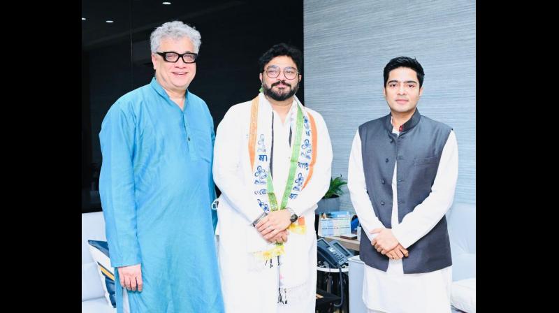 Babul Supriyo leaves BJP and joins TMC Babul Supriyo leaves BJP and joins TMC