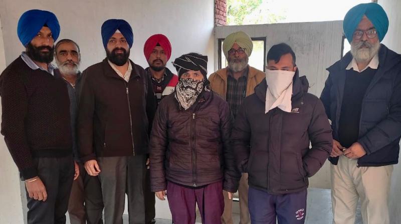 Punjab Vigilance Bureau arrests Patwari, his son for taking Rs 11,000 bribe Punjab Vigilance Bureau arrests Patwari, his son for taking Rs 11,000 bribe