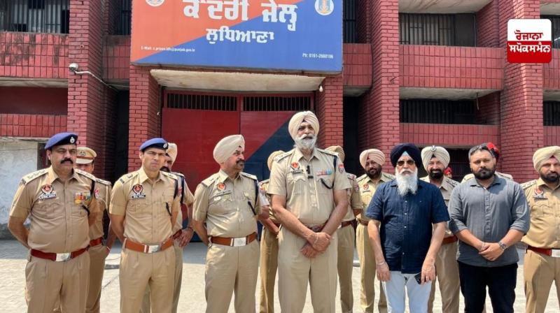 DCP Bhandal conducts surprise check of Central Jail Ludhiana with heavy police contingent DCP Bhandal conducts surprise check of Central Jail Ludhiana with heavy police contingent