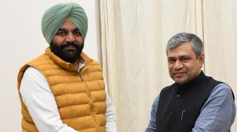 Gurjeet Aujla met Union Railway Minister Ashwini Vaishnav Gurjeet Aujla met Union Railway Minister Ashwini Vaishnav