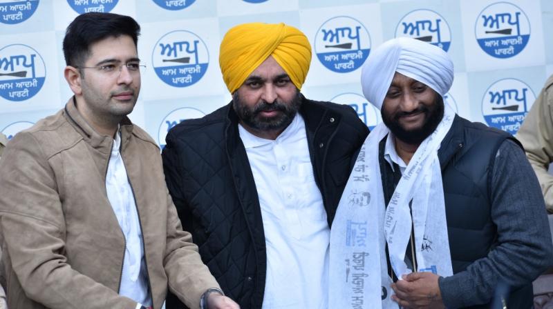 Former Mohali Mayor Kulwant Singh joins AAP, welcomed by Bhagwant Mann Former Mohali Mayor Kulwant Singh joins AAP, welcomed by Bhagwant Mann