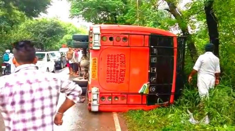 Private bus overturns in Sunam, passengers seriously injured Private bus overturns in Sunam, passengers seriously injured