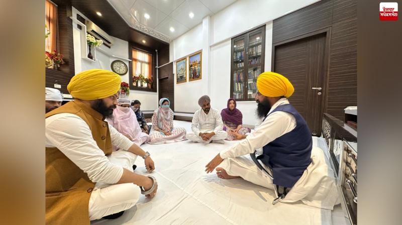 Women affected by Pastor Bajinder meet Jathedar of Akal Takht Sahib Women affected by Pastor Bajinder meet Jathedar of Akal Takht Sahib