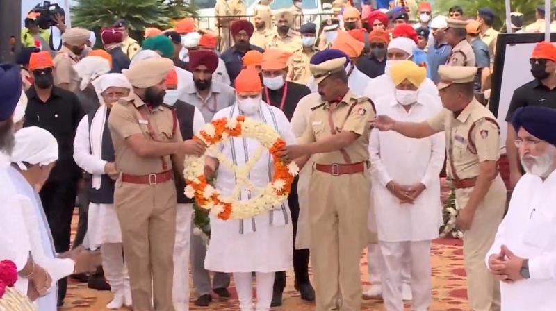 PM Modi pays last respects to Parkash Singh Badal PM Modi pays last respects to Parkash Singh Badal