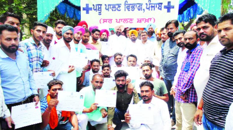 Balbir Singh Sidhu Distributing The Certificates 