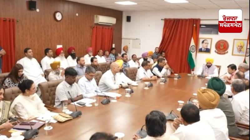 Chief Minister Bhagwant Mann held a meeting with Aartis News Chief Minister Bhagwant Mann held a meeting with Aartis News