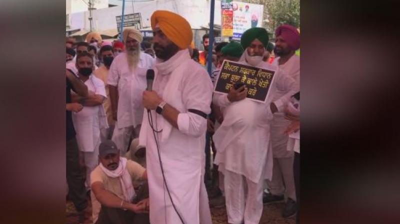 Sukhpal Singh Khaira join farmer protest at Nadala