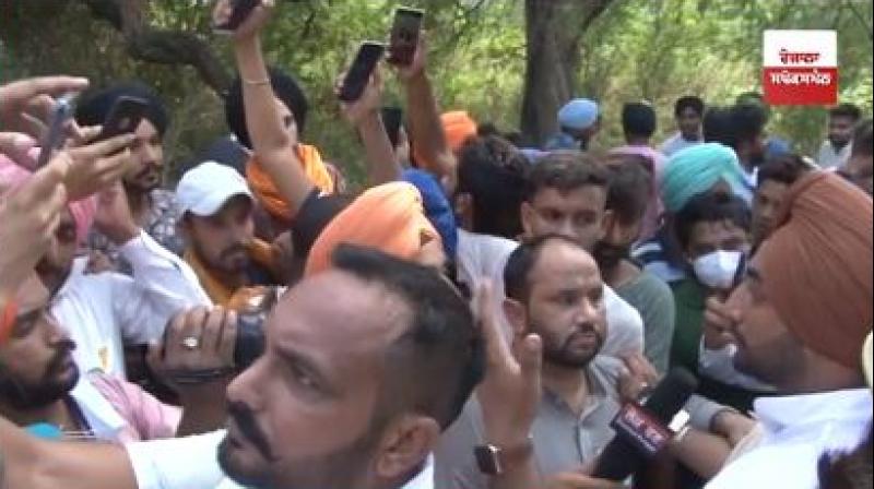 Punjab youth crazy for singers during protest Punjab youth crazy for singers during protest