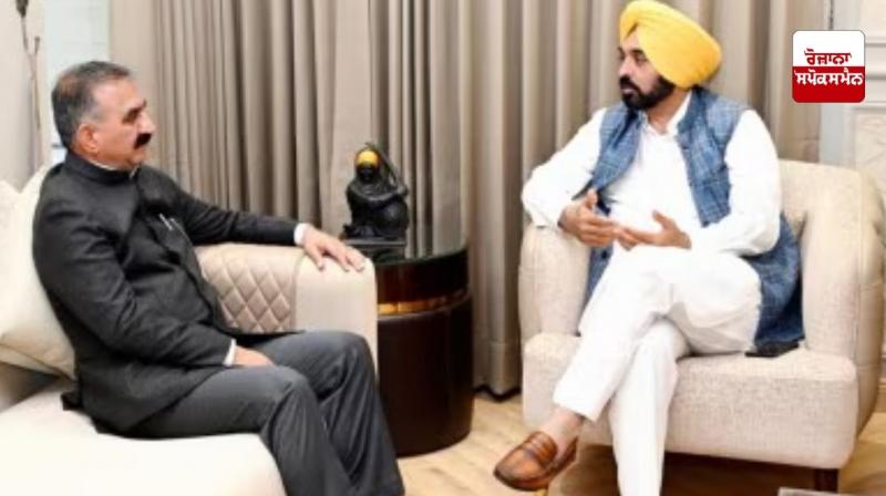 Himachal CM Sukhu talks to CM Mann, raises issue of vandalism of buses and vehicles Himachal CM Sukhu talks to CM Mann, raises issue of vandalism of buses and vehicles