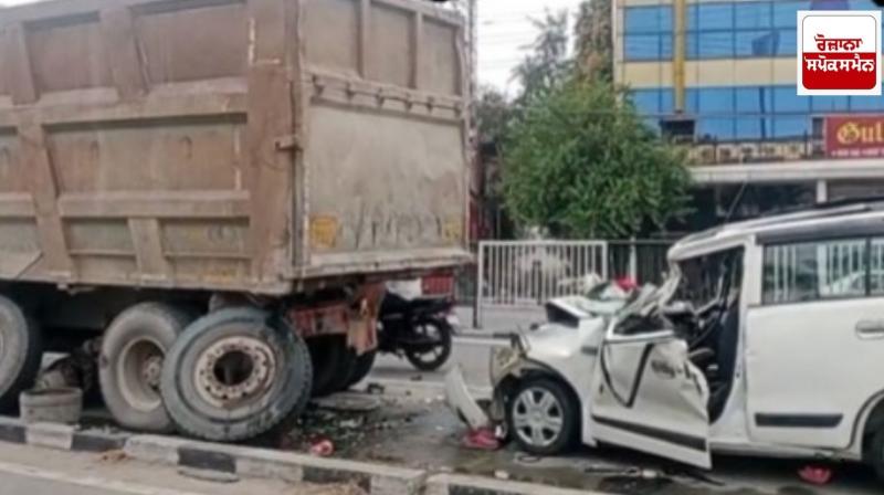 Speeding car collides with a parked tipper in Jalandhar Speeding car collides with a parked tipper in Jalandhar