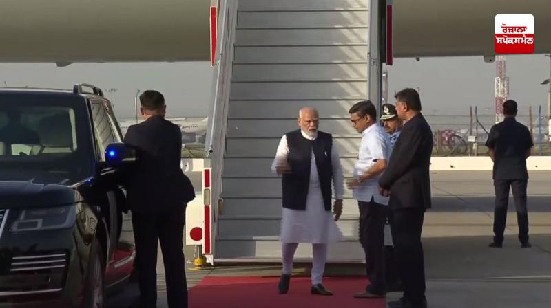 Modi returns from Saudi Arabia after terror attacks in Kashmir Modi returns from Saudi Arabia after terror attacks in Kashmir
