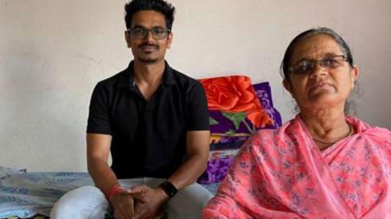 Mother cooks food in school, son got fellowship of 1 crore 70 lakh Mother cooks food in school, son got fellowship of 1 crore 70 lakh