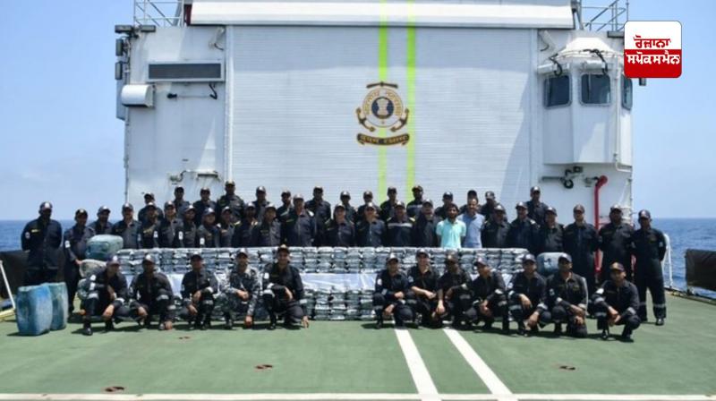 India Coast Guard and Gujarat ATS seize 300 kg of drugs worth Rs 1800 crore near the coast India Coast Guard and Gujarat ATS seize 300 kg of drugs worth Rs 1800 crore near the coast