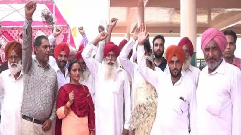 Freedom fighters refuse to take honor Freedom fighters refuse to take honor