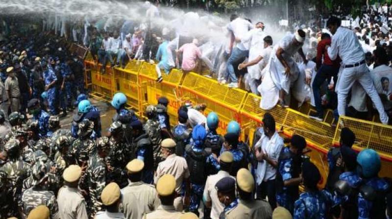 Delhi Police detains 589 during Youth Congress's protest Delhi Police detains 589 during Youth Congress's protest