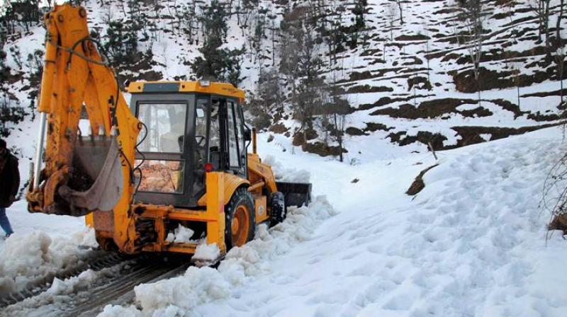 Kashmir-Srinagar highway closed due to landslides Kashmir-Srinagar highway closed due to landslides