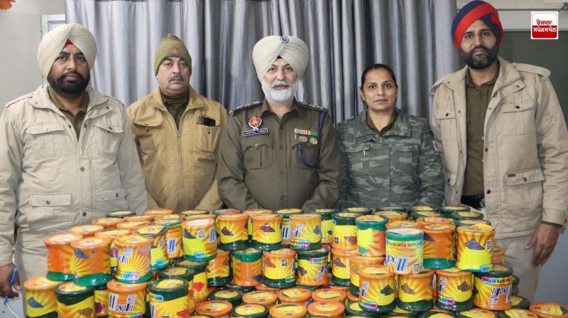 ਅੰਮ੍ਰਿਤਸਰ ਪੁਲਿਸ ਨੇ 1000 ਤੋਂ ਵੱਧ ਚਾਈਨਾ ਡੋਰ ਦੇ ਗੱਟੂ ਕੀਤੇ ਬਰਾਮਦ ਅੰਮ੍ਰਿਤਸਰ ਪੁਲਿਸ ਨੇ 1000 ਤੋਂ ਵੱਧ ਚਾਈਨਾ ਡੋਰ ਦੇ ਗੱਟੂ ਕੀਤੇ ਬਰਾਮਦ