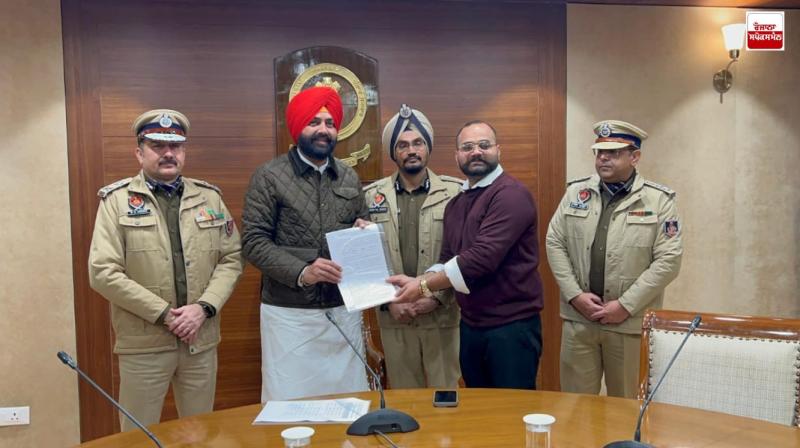 ਲਾਲਜੀਤ ਸਿੰਘ ਭੁੱਲਰ ਨੇ 15 ਜੇ.ਬੀ.ਟੀ. ਅਧਿਆਪਕਾਂ ਨੂੰ ਨਿਯੁਕਤੀ ਪੱਤਰ ਸੌਂਪੇ ਲਾਲਜੀਤ ਸਿੰਘ ਭੁੱਲਰ ਨੇ 15 ਜੇ.ਬੀ.ਟੀ. ਅਧਿਆਪਕਾਂ ਨੂੰ ਨਿਯੁਕਤੀ ਪੱਤਰ ਸੌਂਪੇ