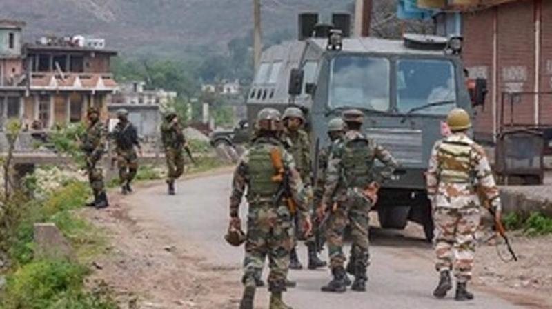 Vehicle skidded off snow-covered track in Jammu and Kashmir: 3 jawans died due to falling into ravine Vehicle skidded off snow-covered track in Jammu and Kashmir: 3 jawans died due to falling into ravine