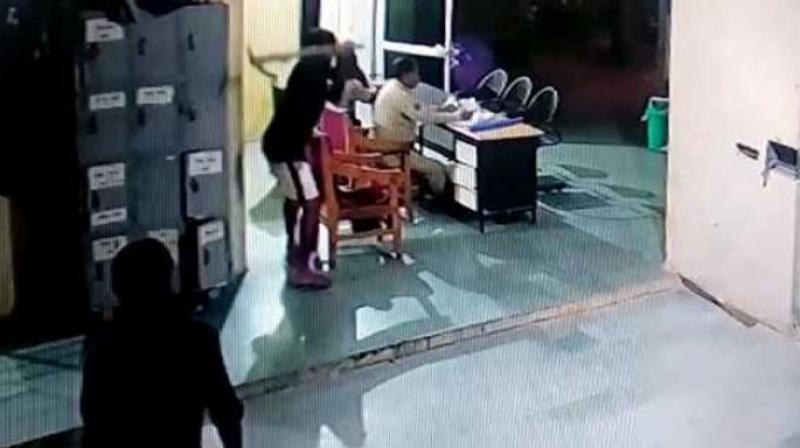 man attacks two cops man attacks two cops