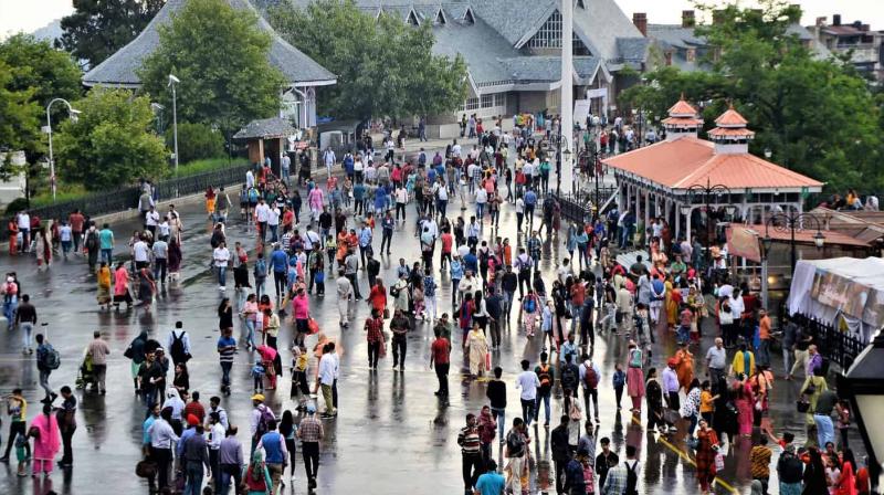 Crowd gathers at markets and Hill stations Crowd gathers at markets and Hill stations