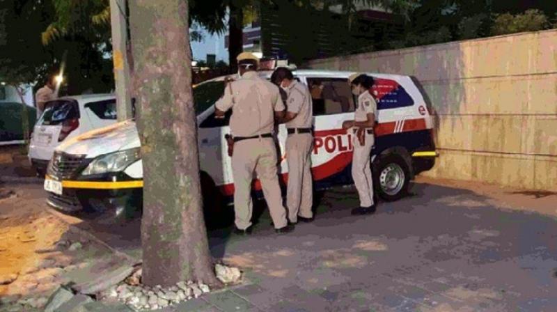 Delhi police constable shot himself in the head, critical condition Delhi police constable shot himself in the head, critical condition