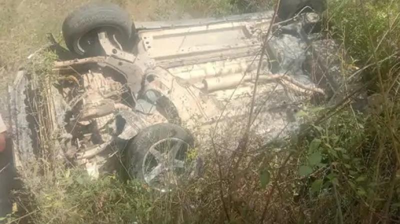 Car fell ravine Car fell ravine
