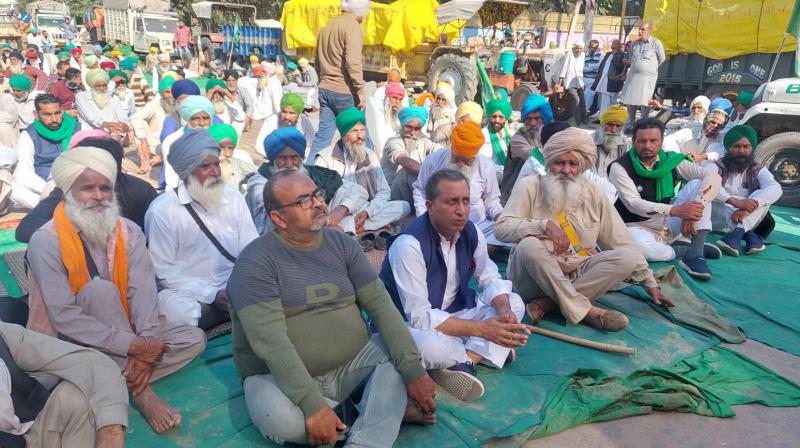 Vijay Singla reached the farmers' dharna Vijay Singla reached the farmers' dharna