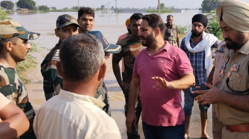 Hundreds of people rescued safely from  river waters by joint operation of District Administration, Army, BSF  and Police.