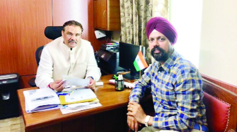 British MP Tanmanjeet Singh Dhesi meets with Union Minister Vijay Sampla British MP Tanmanjeet Singh Dhesi meets with Union Minister Vijay Sampla