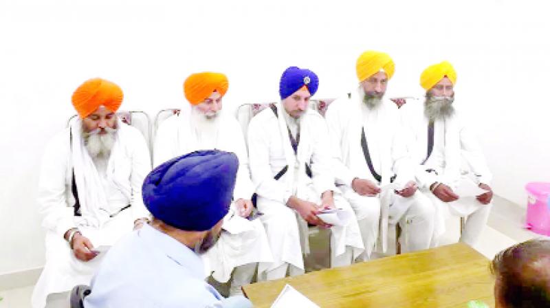 Singh's talking to journalists Singh's talking to journalists