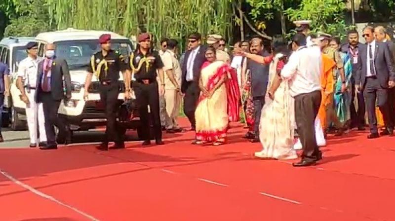President Draupadi Murmu visited Belur Math, security arrangements were tight President Draupadi Murmu visited Belur Math, security arrangements were tight