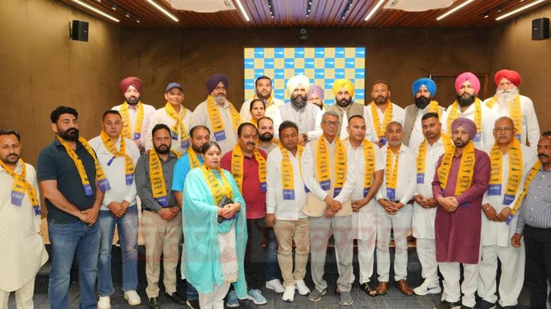 Many leaders including Garhshankar council president joined AAP Many leaders including Garhshankar council president joined AAP