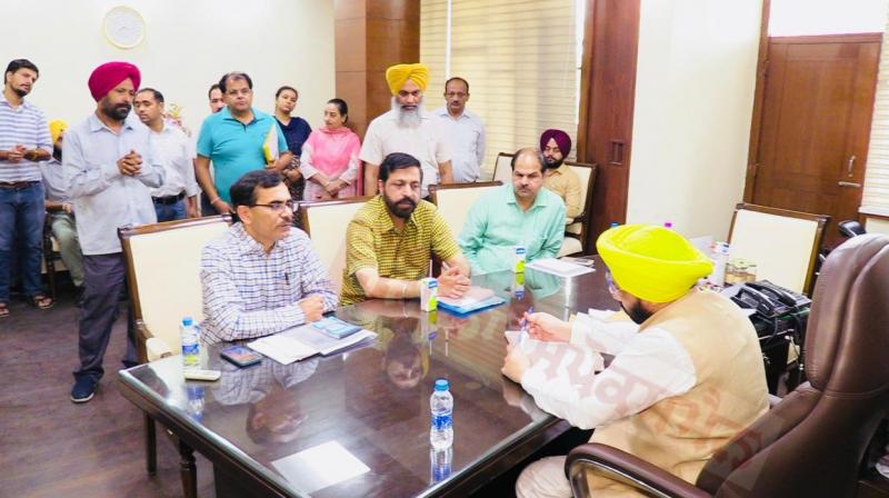 PWD Minister surprise visit to 17 offices of the department PWD Minister surprise visit to 17 offices of the department